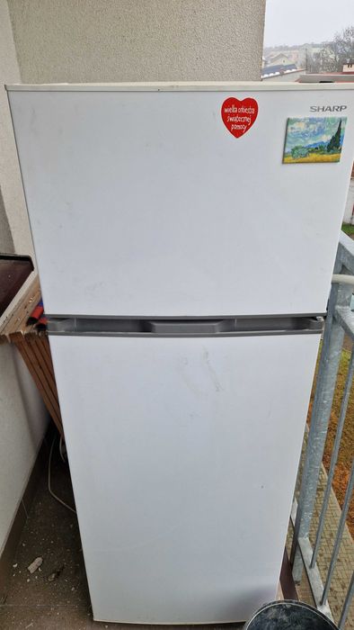 Lodówka Sharp  wysokość 144 cm, stan dobry