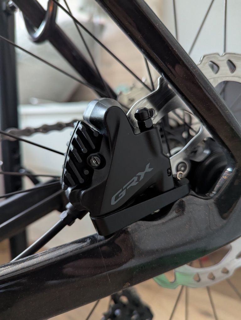 Mini grupa Shimano GRX 2x12, klamkomanerki, zaciski, przerzutki.