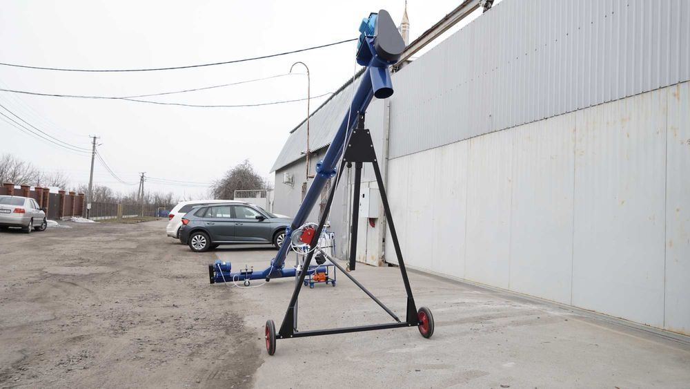 Шнековый погрузчик. Транспортер зерна. Винтовой конвейер. Шнек