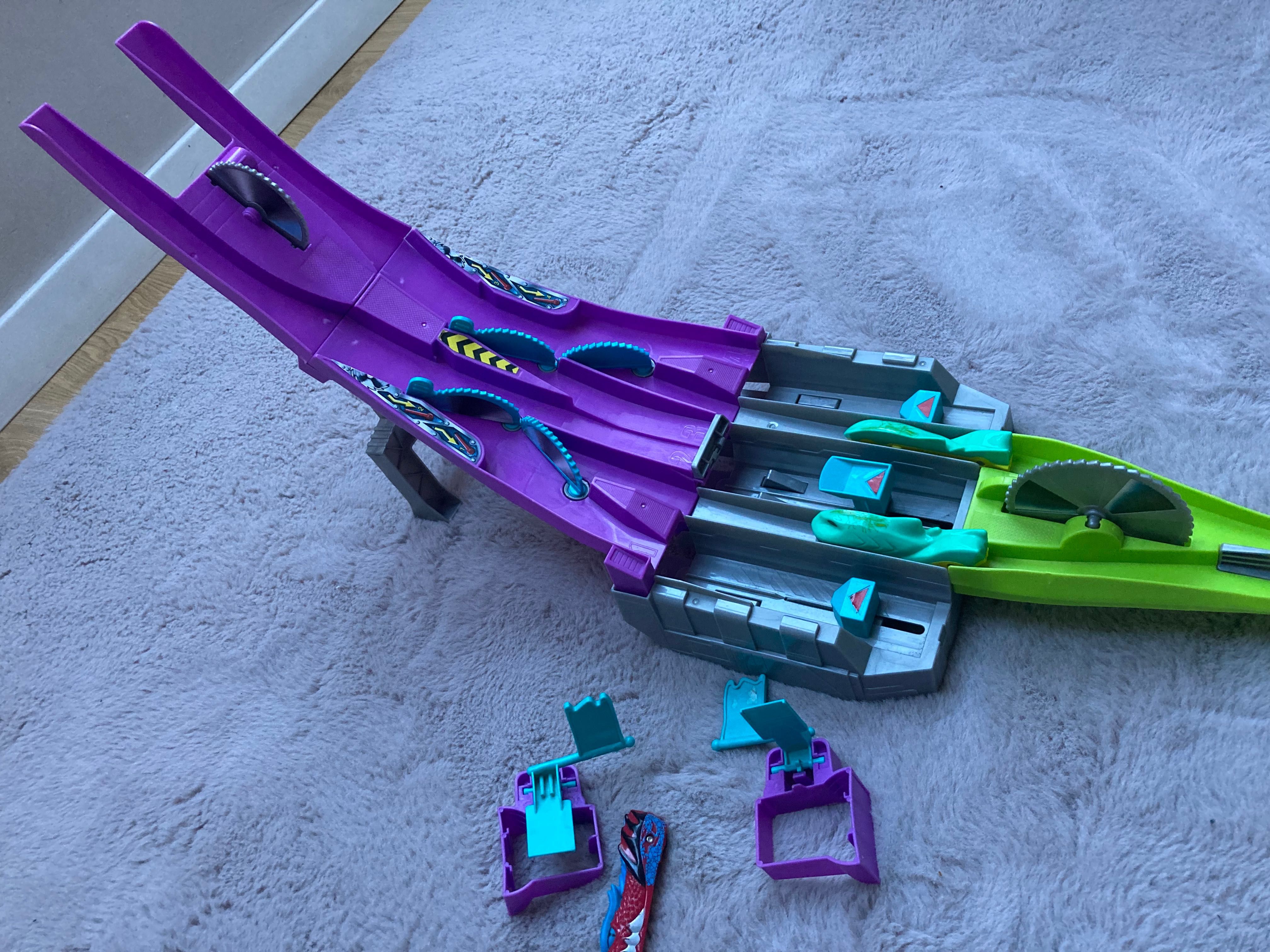 Tor Hot Wheels + 3 auta PIŁA samochodowy Split Speeders