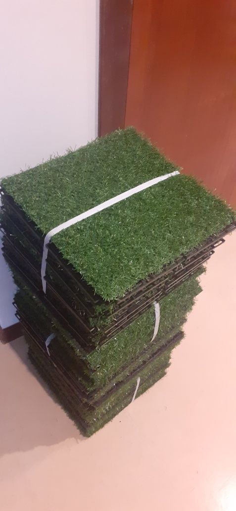 Relva sintética em placas IKEA
