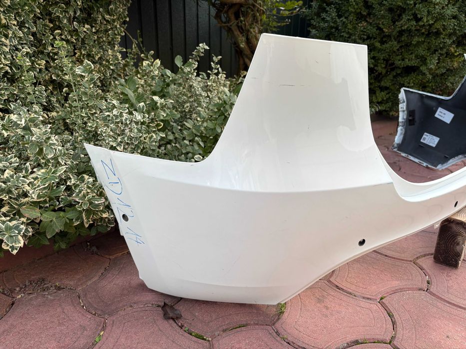 Бампер задній Tesla Model Y під парктронік