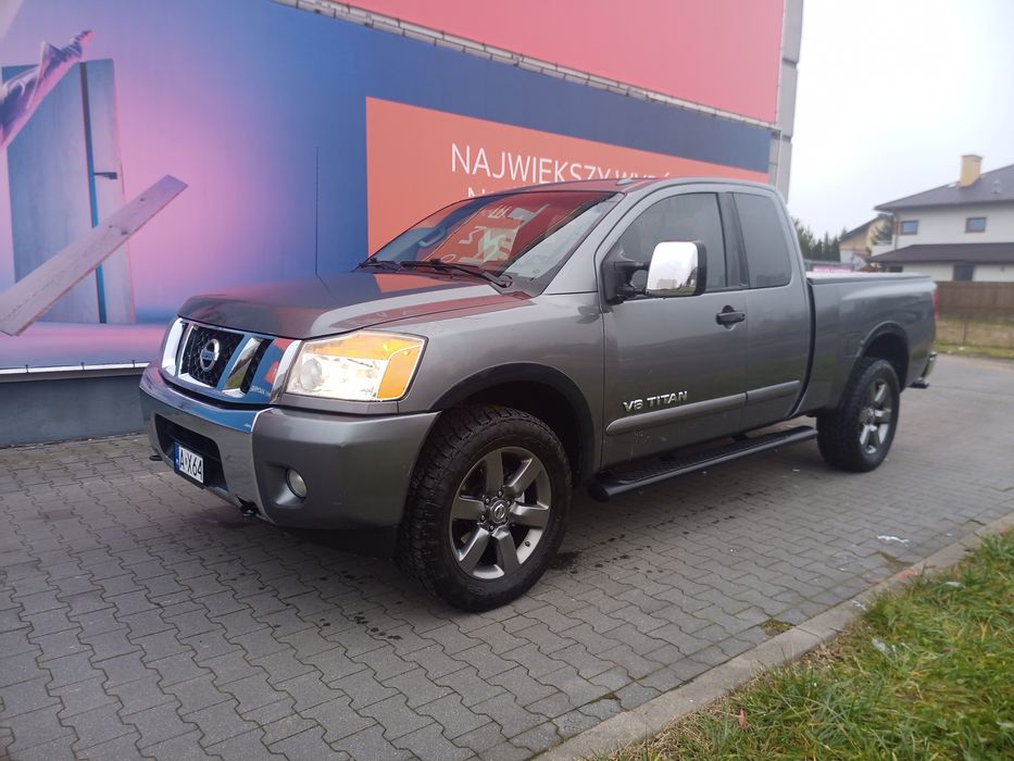 Nissan Titan 5.6 v8 zamiana ładowarkę