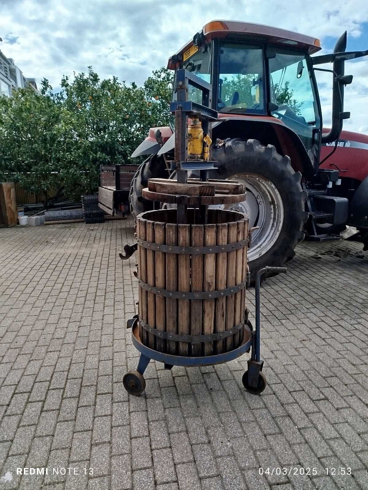 2 Prensas manuais para produção de vinho