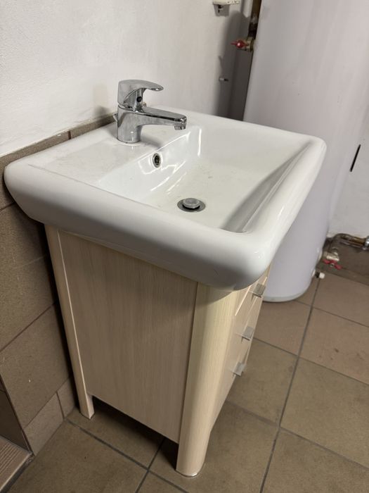 Sprzedam szafkę z umywalką Cersanit i baterią Oras
