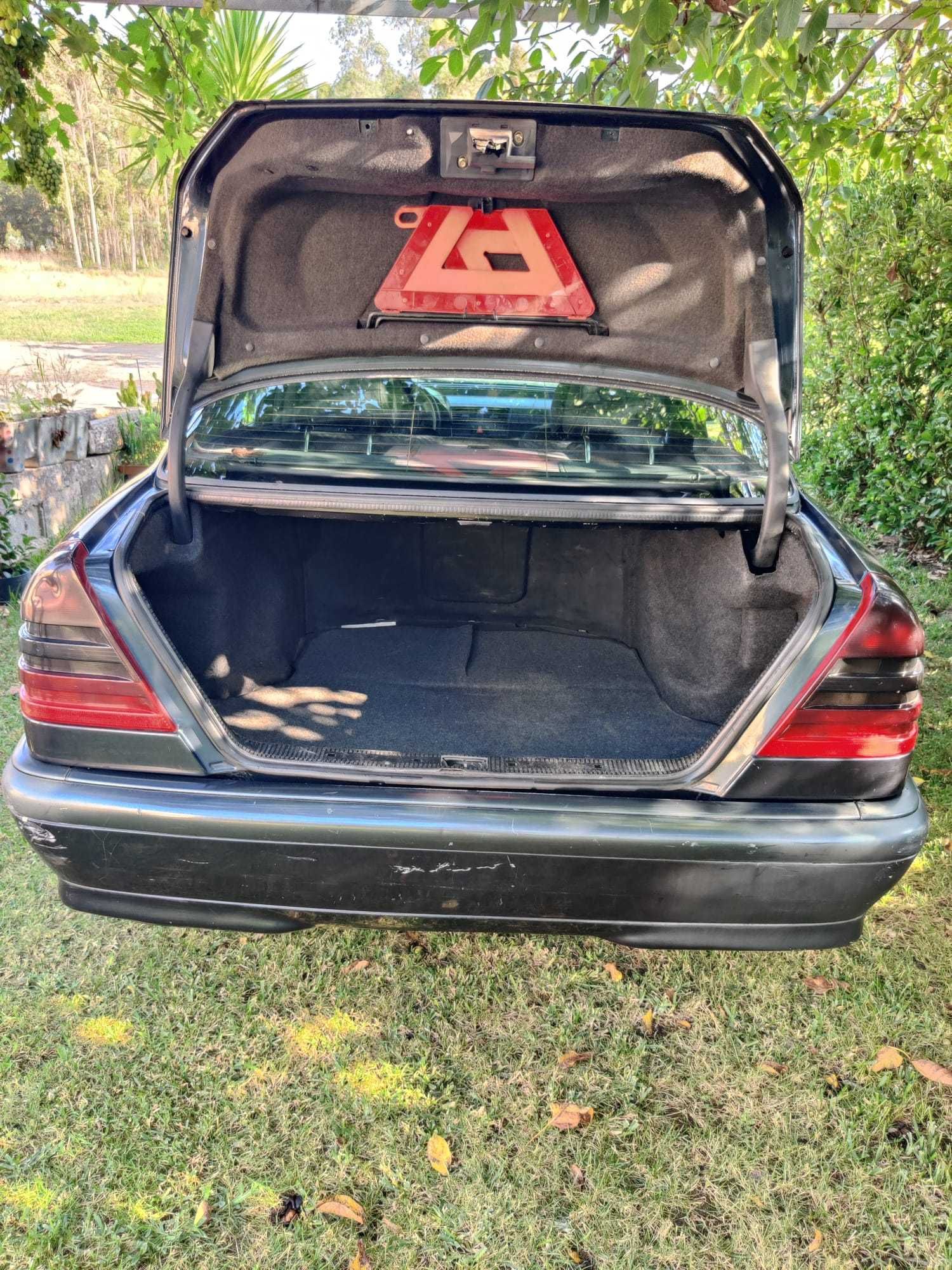 Mercedes-Benz C200. Clássico económico desde 1997