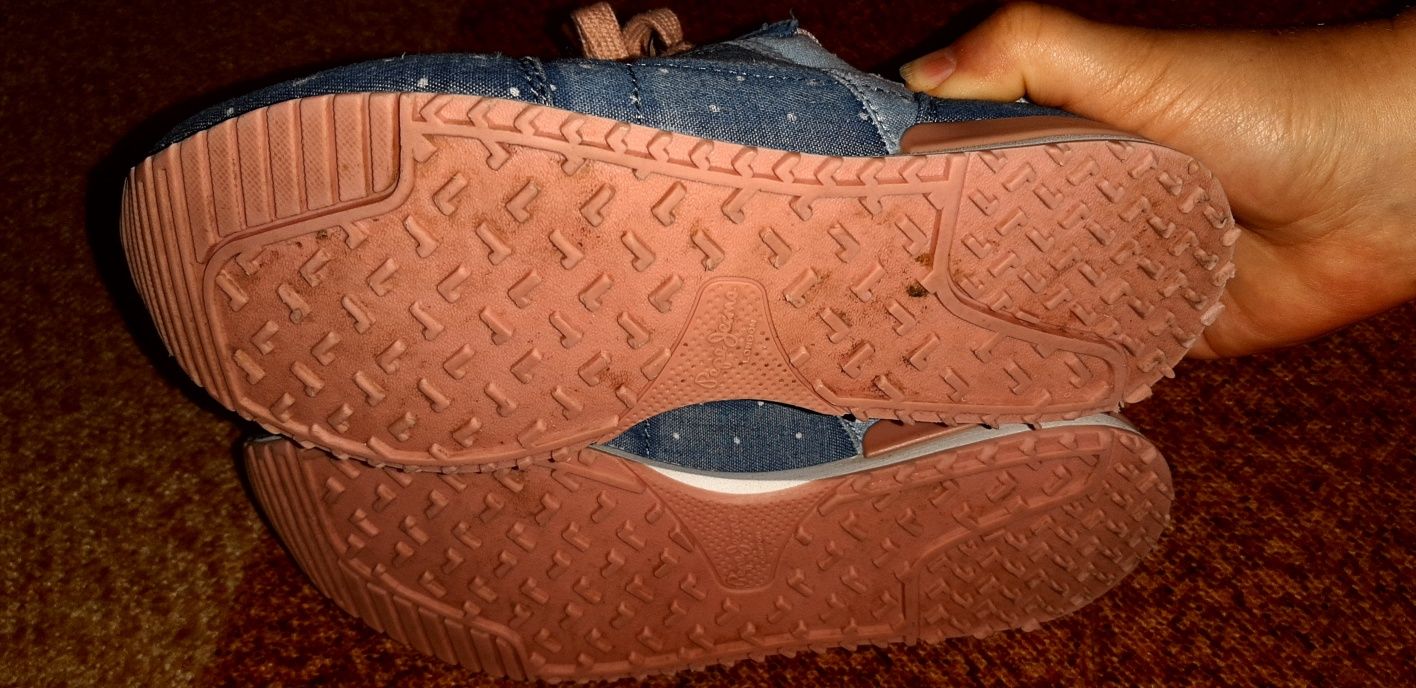 Buty sportowe Pepe Jeans r.35 wkładka 22,2  lekkie