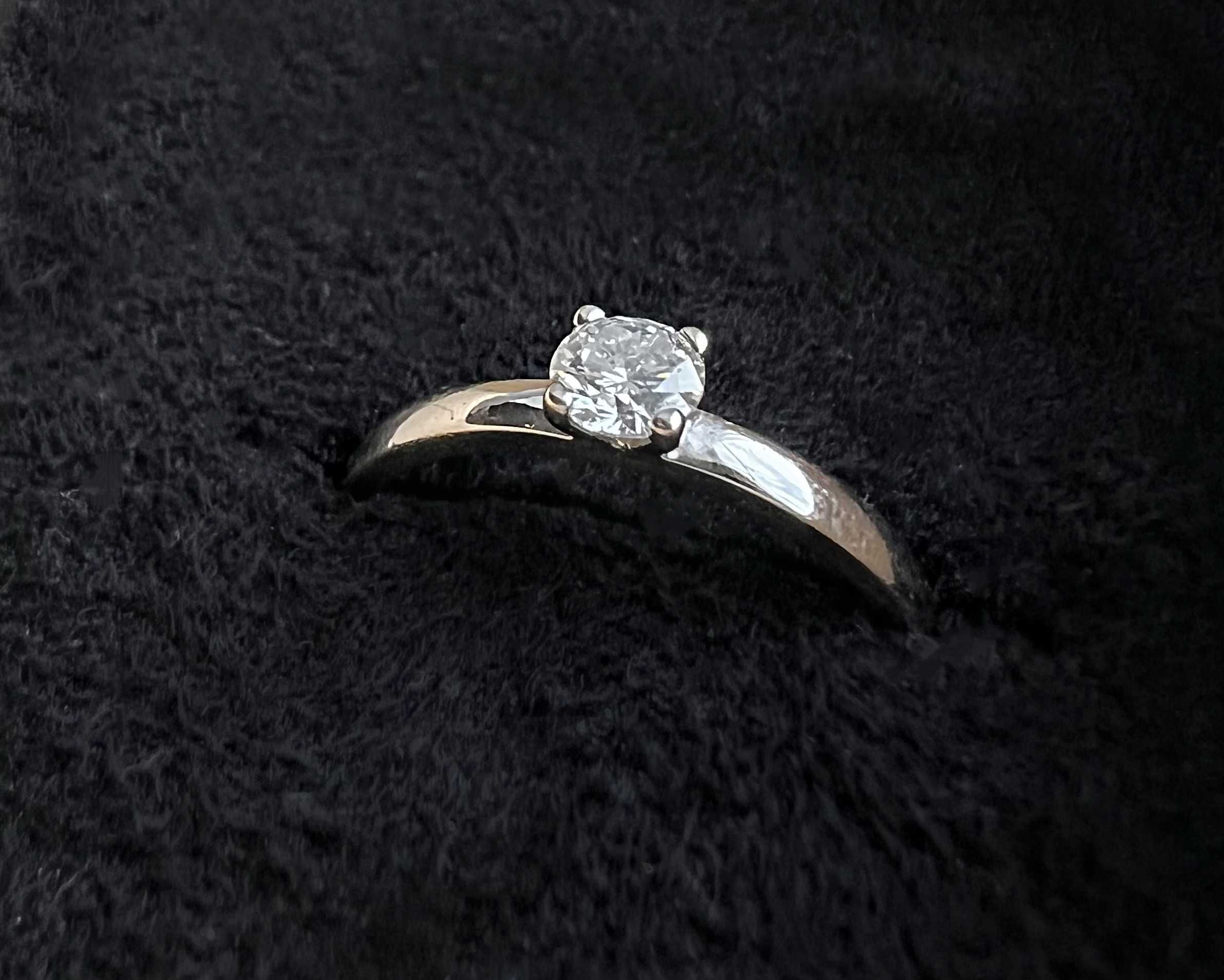 Колечко из белого золота с бриллиантом 0,26ct.