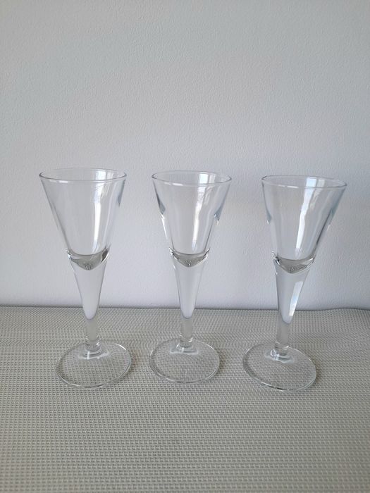 Szklane kieliszki na nóżce IKEA SVALKA 40 ml