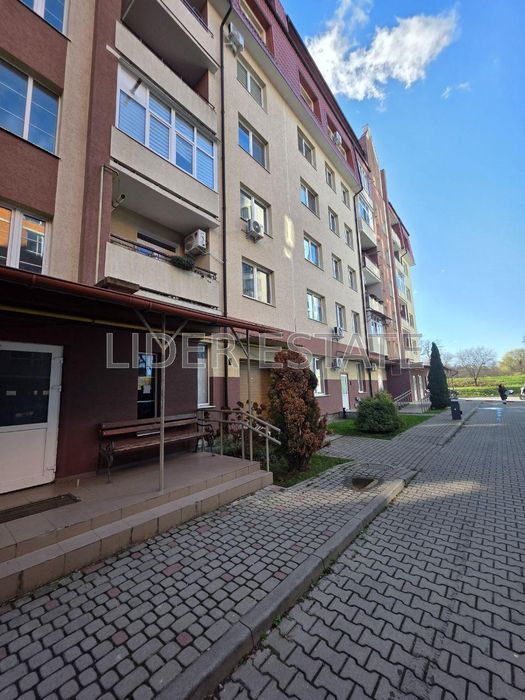 Продам 2-кімнатну квартиру по вул. Гленца