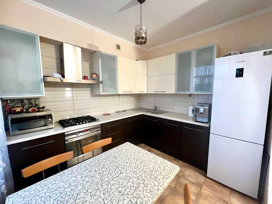 № 12636 - Простора двохповерхова 4 к. квартира, Центр, Київська