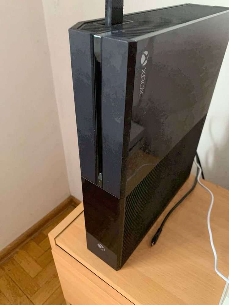 Sprzedam konsole xbox one 500 gb fat