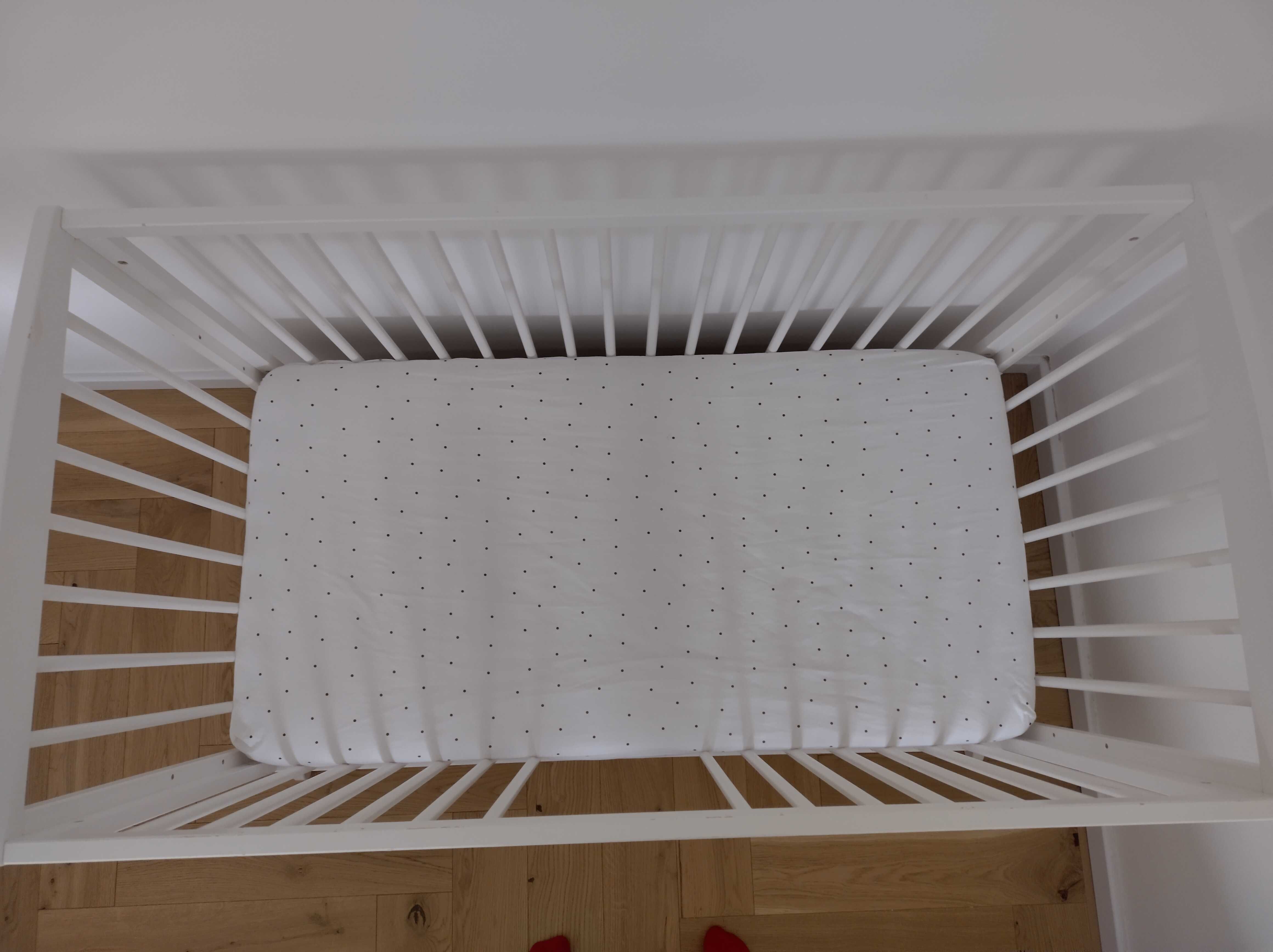 Łóżeczko - Kołyska HENRY 120x60 z szufladą - białe + materac