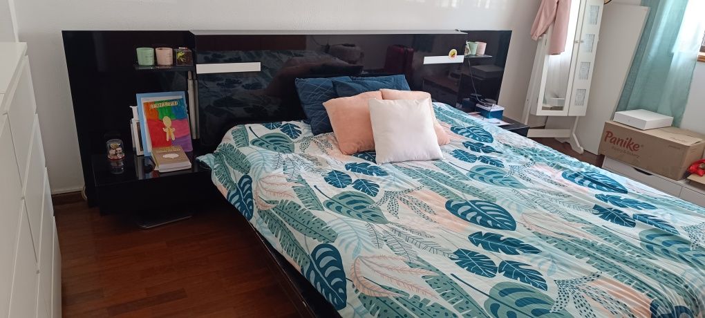 Cama King size lacada