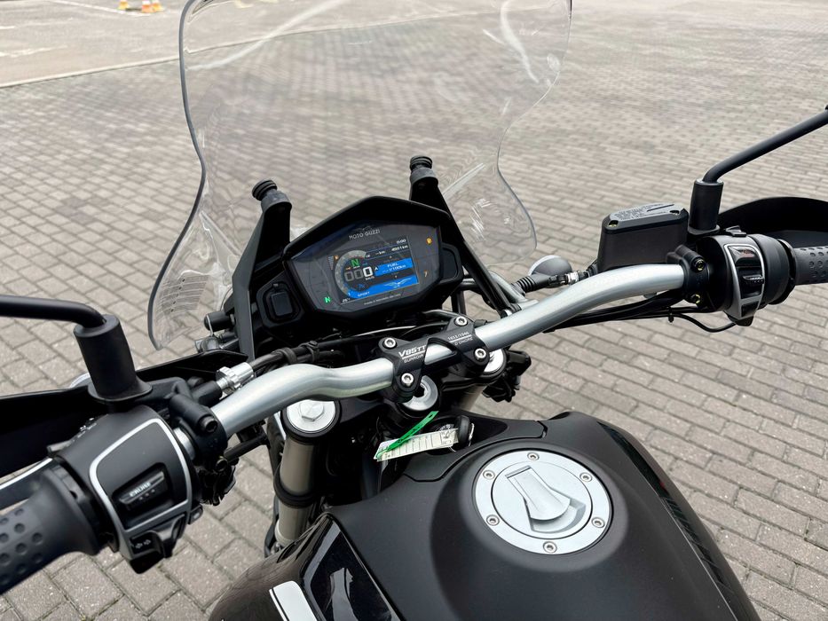 Moto Guzzi V85TT 2023 - Мотосалон.