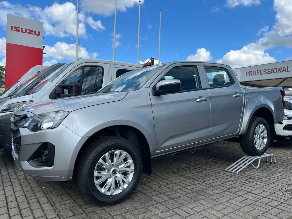 Isuzu D-Max Isuzu D-max LS podwójna kabina POLIFTOWY leasing 102%