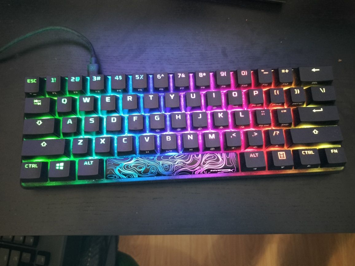 Teclados Razer e Hyper X