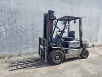 Empilhador Komatsu FD20-11E – 2 Toneladas | Diesel