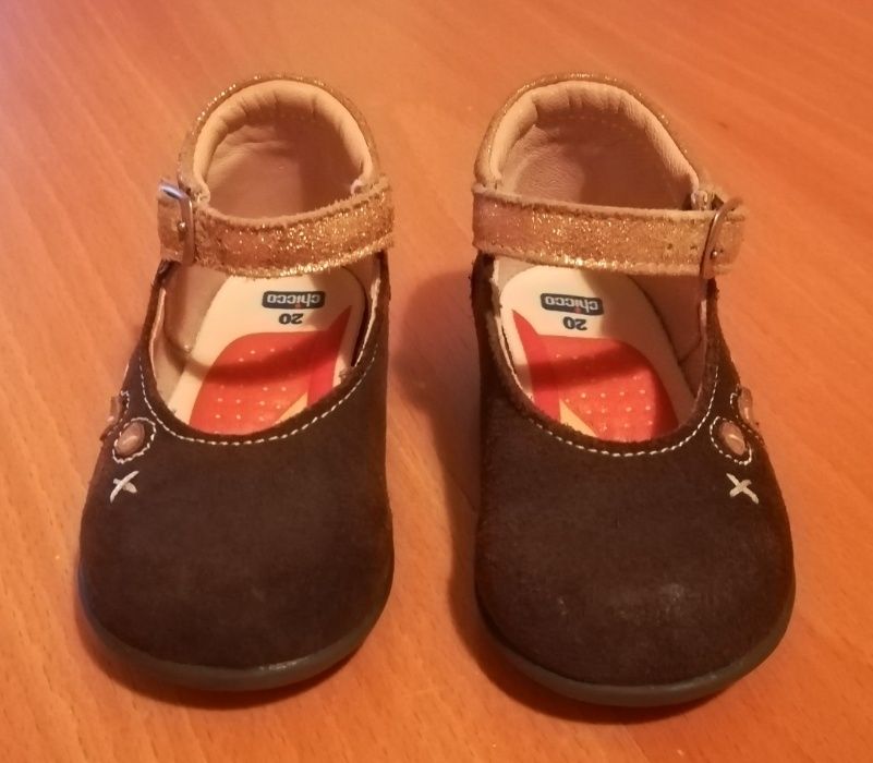 Sapatos de menina da Chicco 20