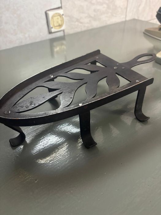 Zabytkowa podstawka pod żelazko