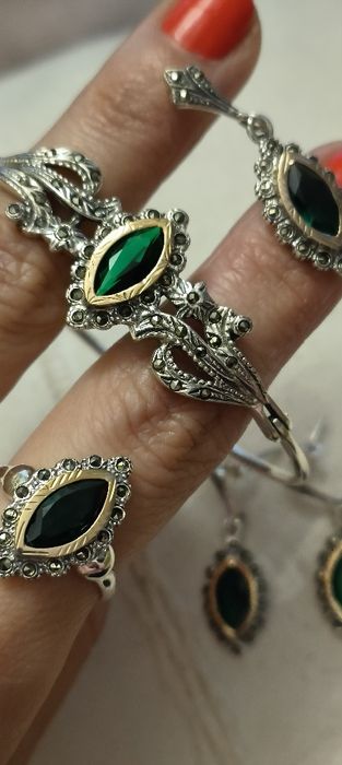 Conjunto antigo em prata com pedra verde