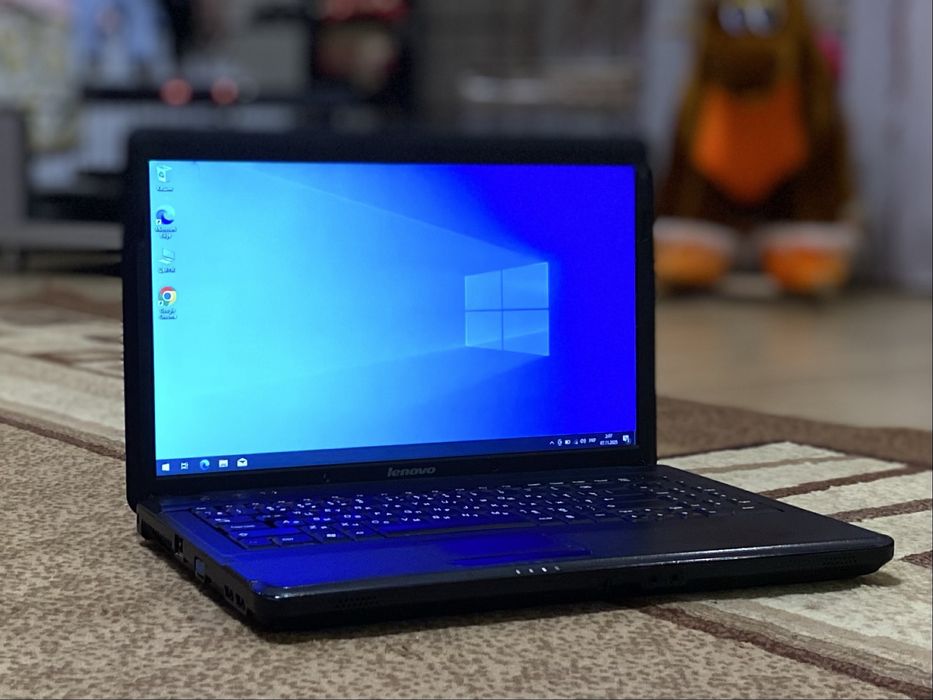 Продам ноутбук Леново 8 ГБ ОЗУ / батарея тримає 2.5год