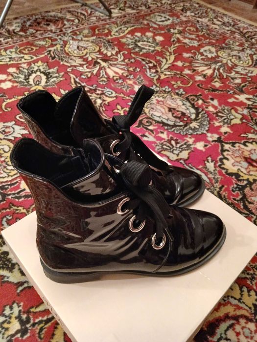 Ботинки женские.