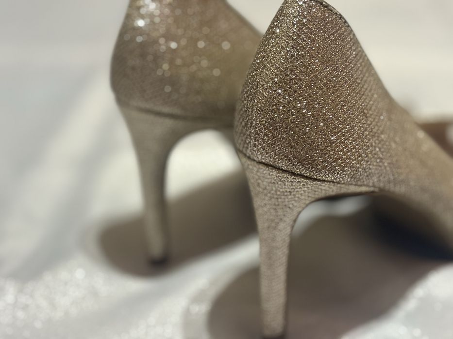 Туфлі 38 розмір з блискітками