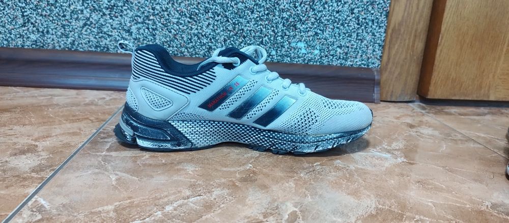Продам кросівки Adidas