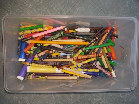 Caixa com vários Lápis de cera + a Cores - Usados