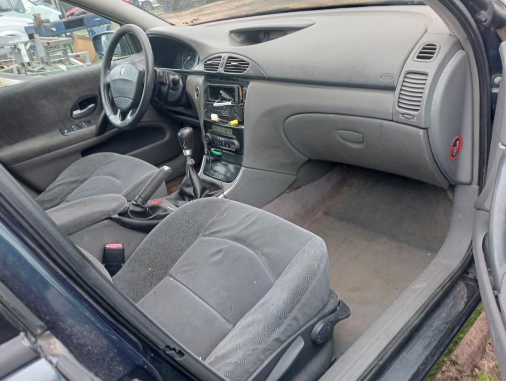 Renault Laguna ano 2002 gasolina 1.6 só peças
