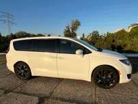Chrysler Pacifica S Black Edition 7-Osob DVD Koła 20''Gaz LPG