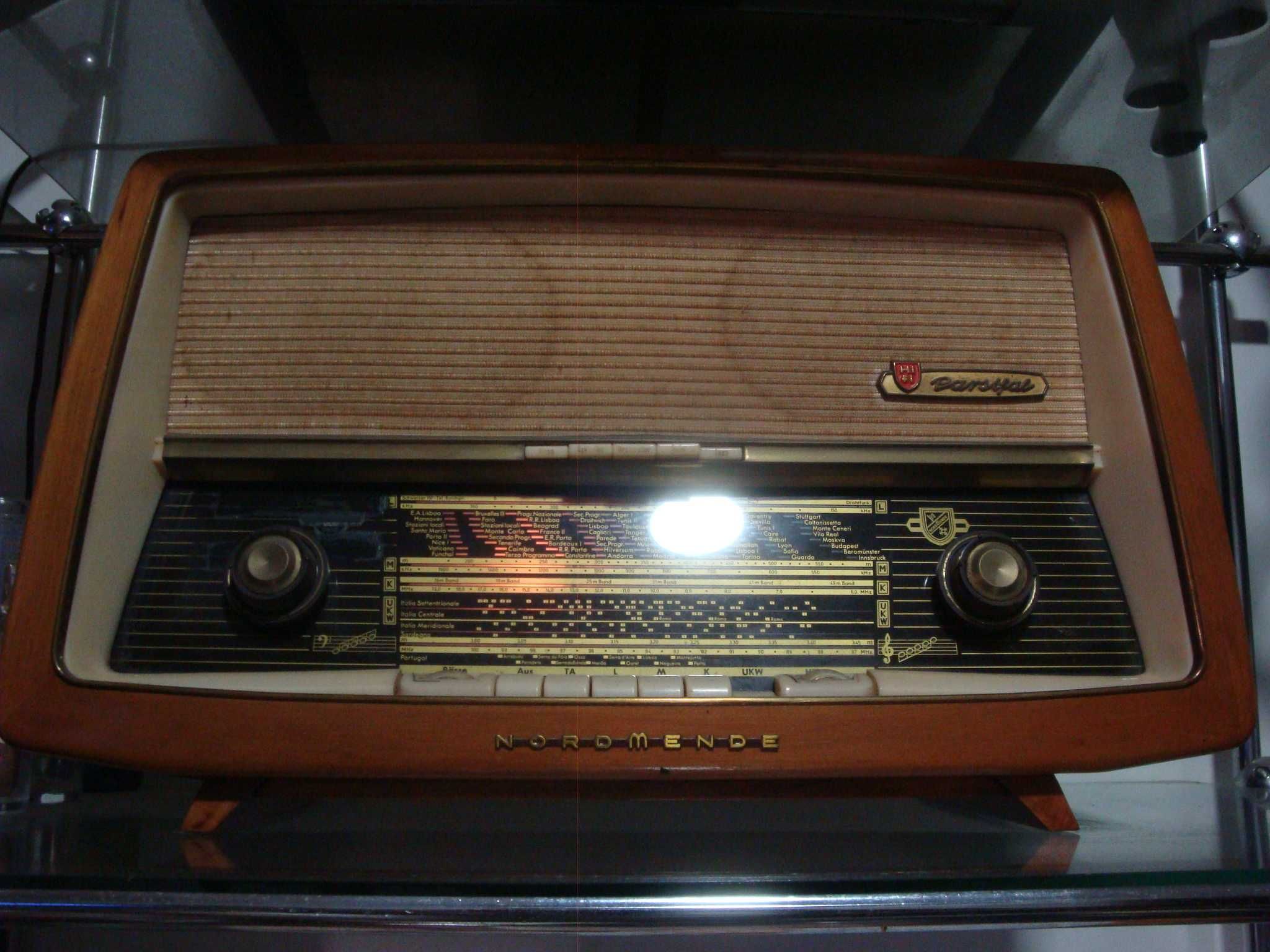 Radio de válvulas Nordemende