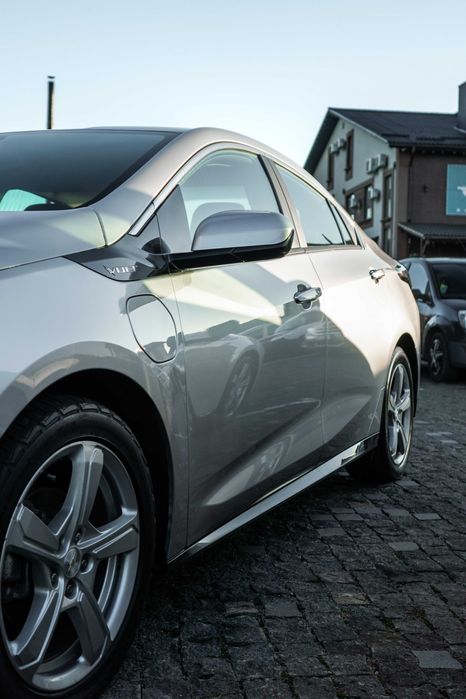 АВТО Chevrolet Volt 2016