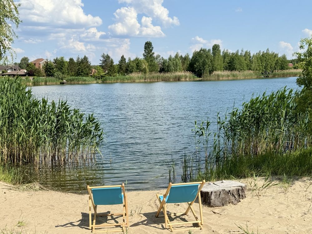 Відпочинок, як на морі — будиночок на березі чистого озера