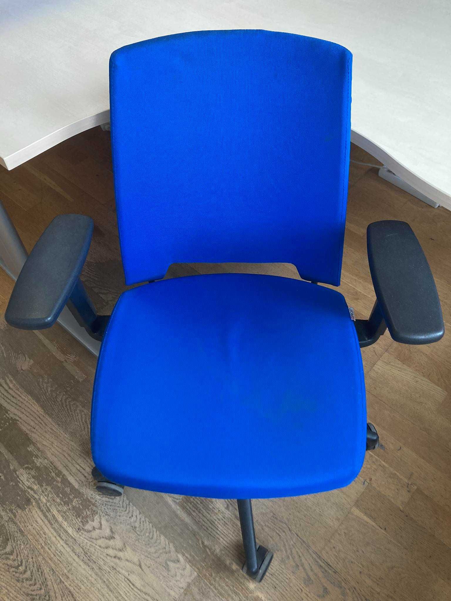 Biurowe biurka z przegrodami + krzesła obrotowe | Gotowe do odbioru