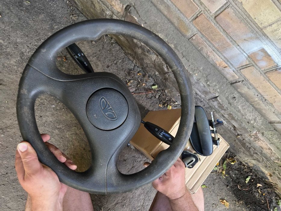 Рульова колонка з замком запалення та органами керування Ланос