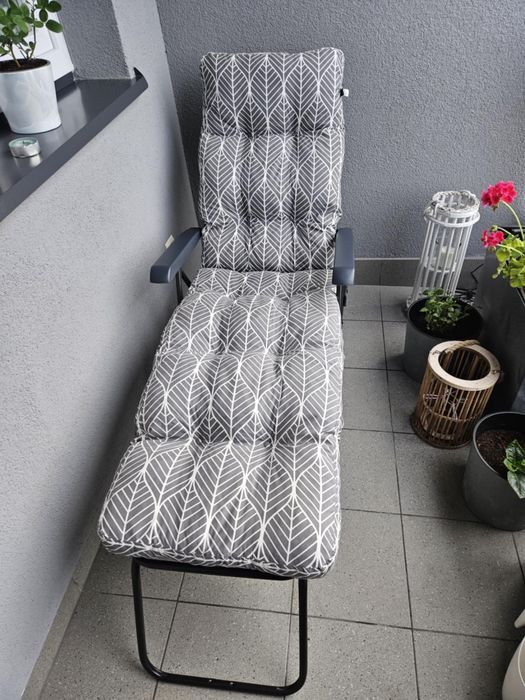 Regulowany leżak na balkon taras Tulon z miękką poduszką