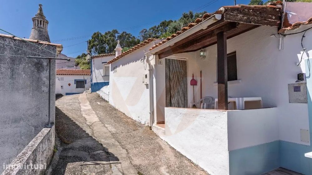 Moradia típica no centro histórico de Aljezur