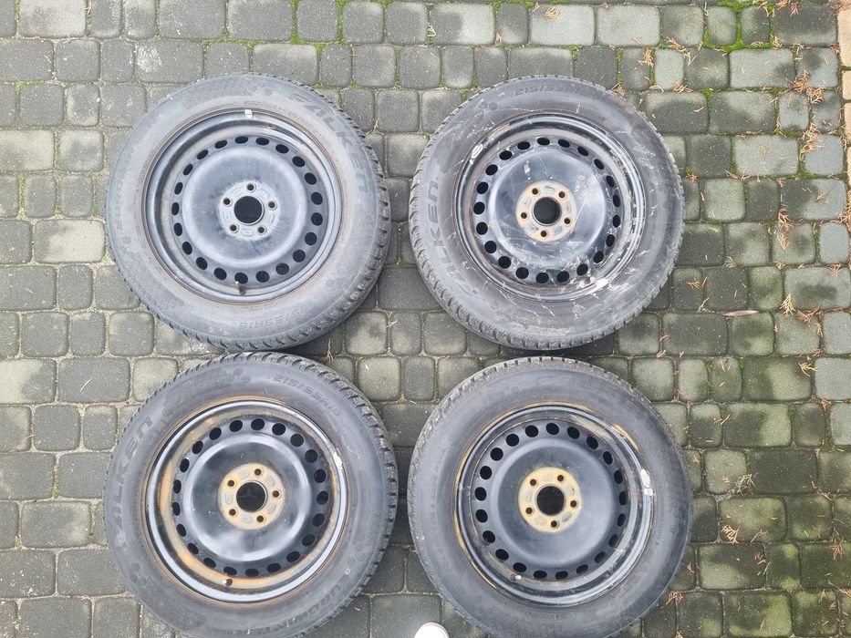 Koła, felgi, opony zimowe Ford 16 cali. Opony prawie nowe