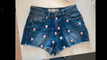 Mini jeans shorts with hearts jeansowe spodenki z serduszkami XXS