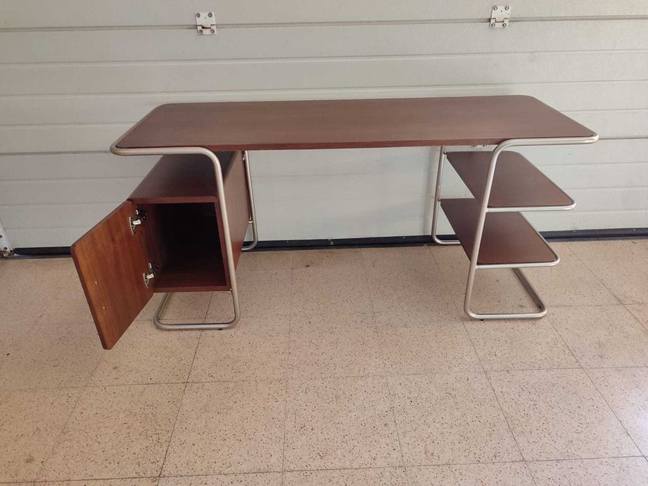 Secretária em ótimo estado