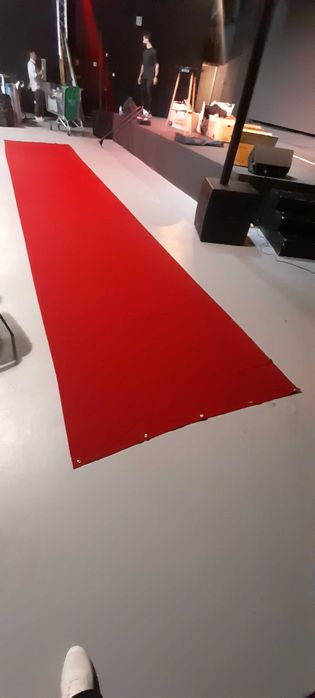 tecido vermelho 8mx2,5m