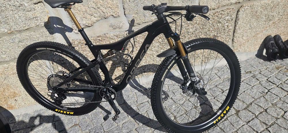 Orbea carbono com muitos extras