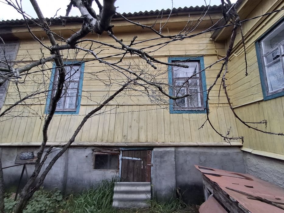 Продаж частини будинку з окремим входом.