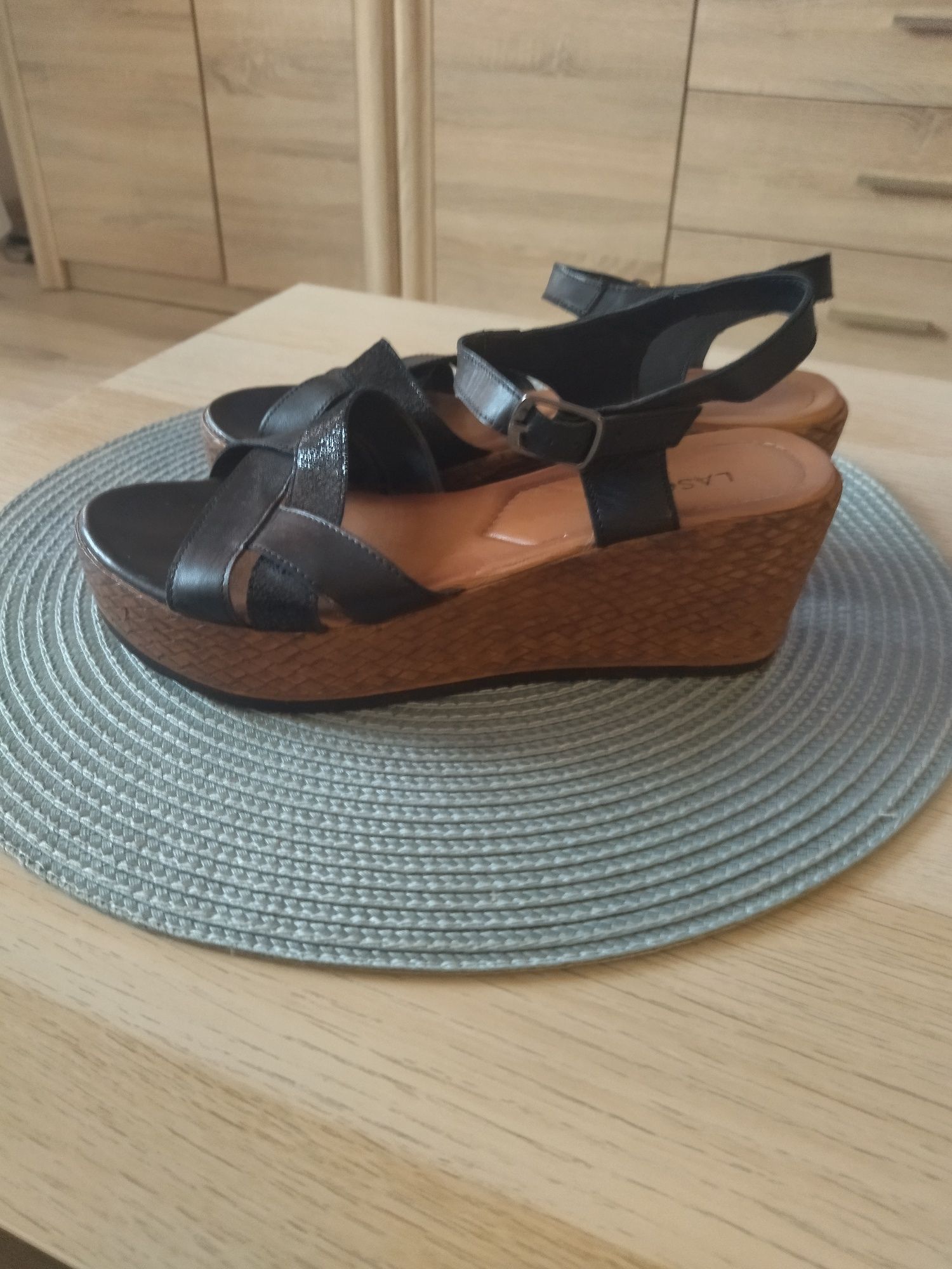 Sandały na platformie skóra Lasocki r.38