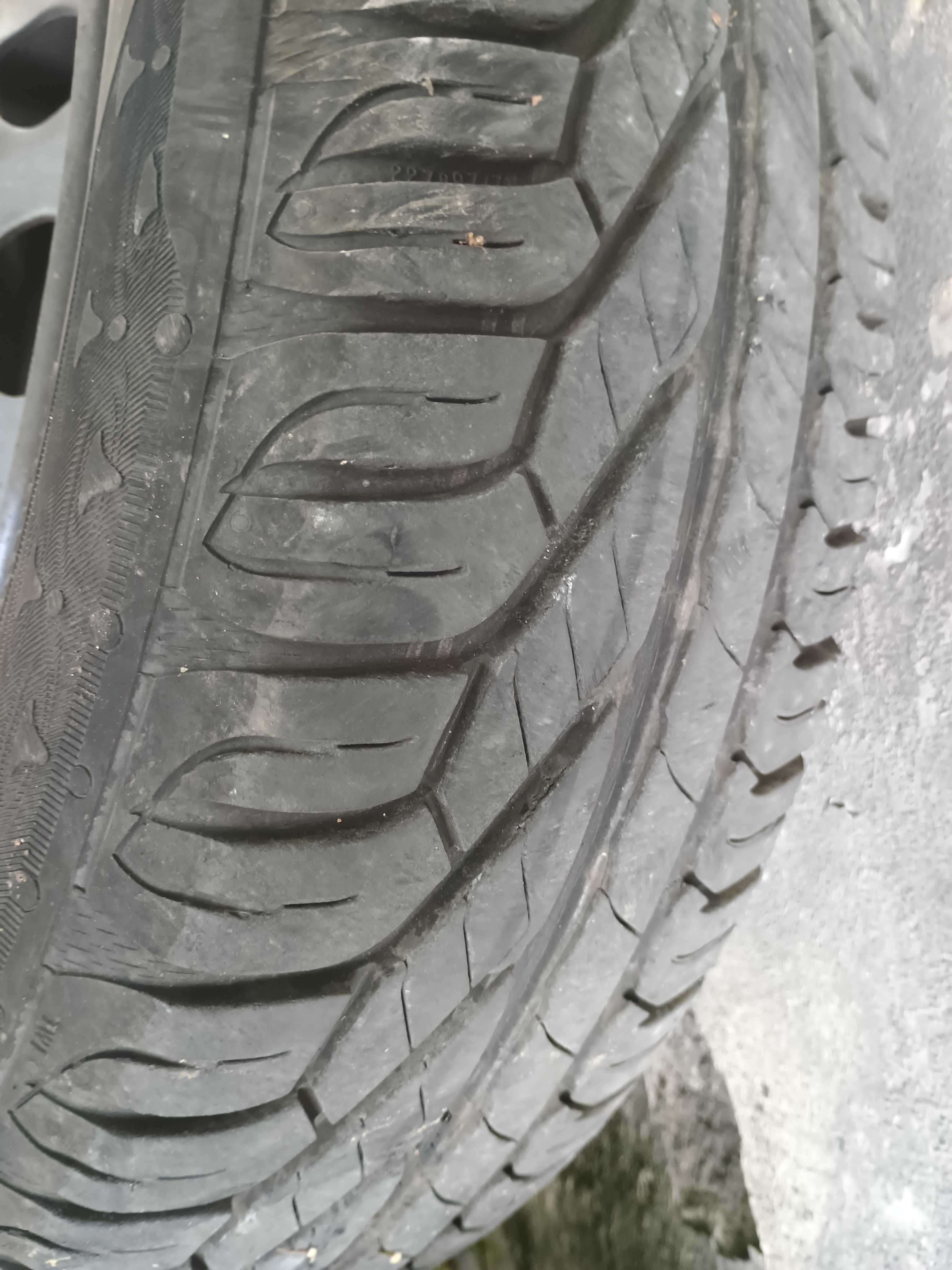 Komplet kół opony Uniroyal Rain Expert 3  175/65 R14 Fiesta 2004