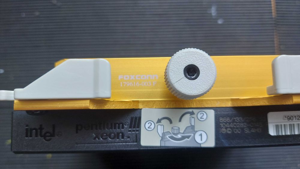 Intel Pentium Xeon III (3) Foxconn 179.616-003 F