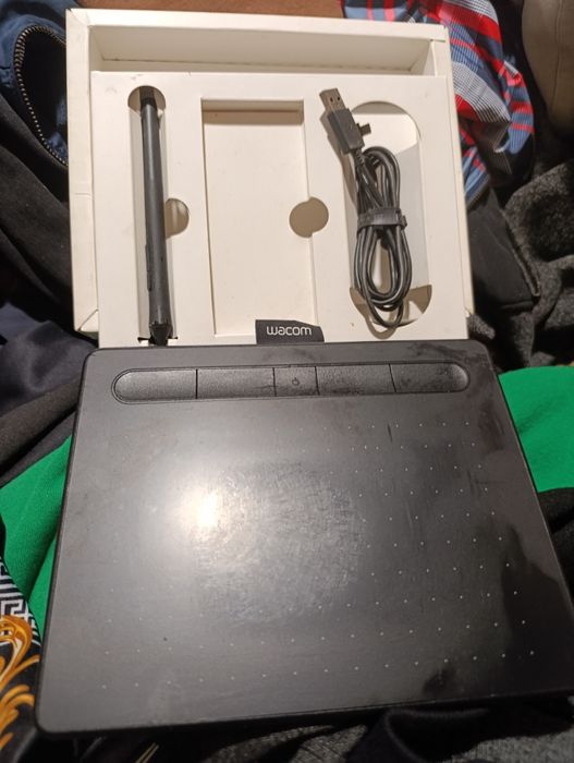 Графічний планшет Wacom Intuos S Bluetooth Black (CTL-4100WLK-N)