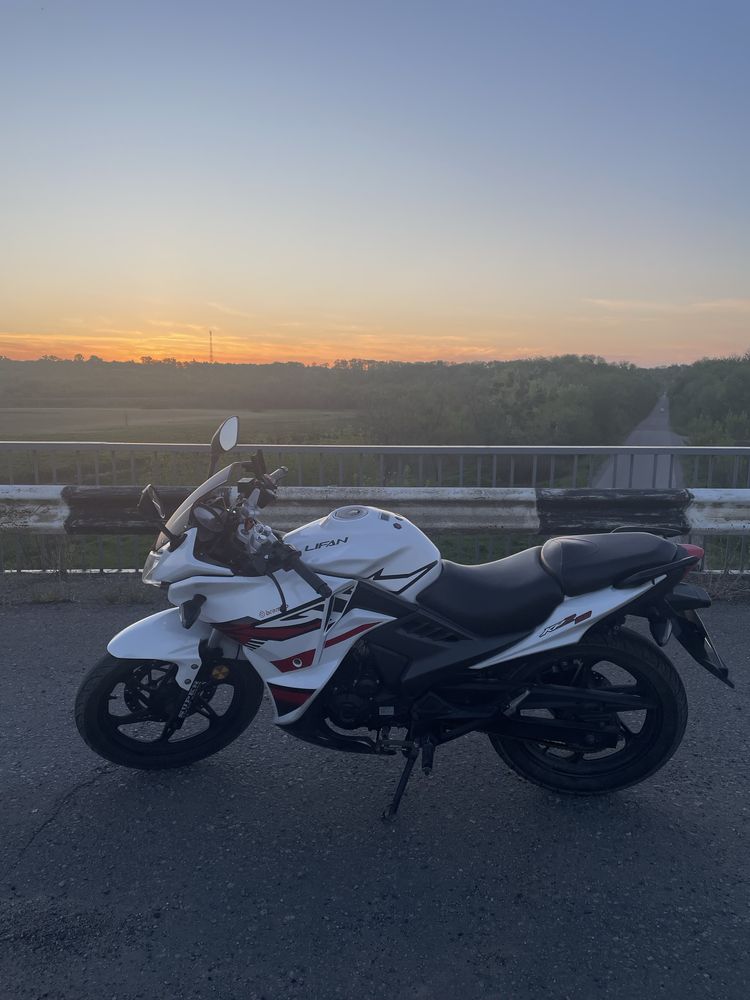 Мотоцикл Lifan kpr 200